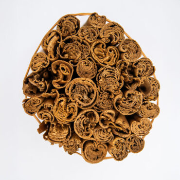 Nutritious and aromatic, Cinnamon Ceylon is perfect for enhancing a variety of dishes.